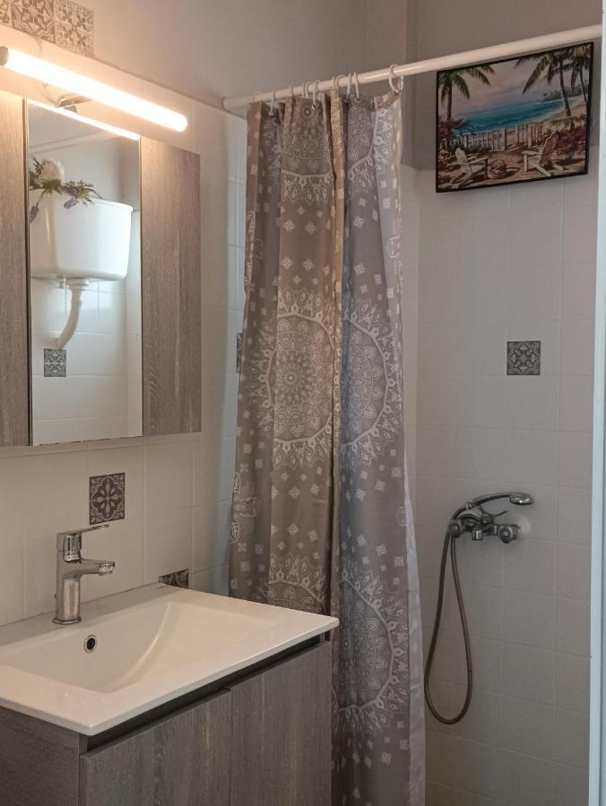 Meltemi Apartments Agia Marina  Dış mekan fotoğraf